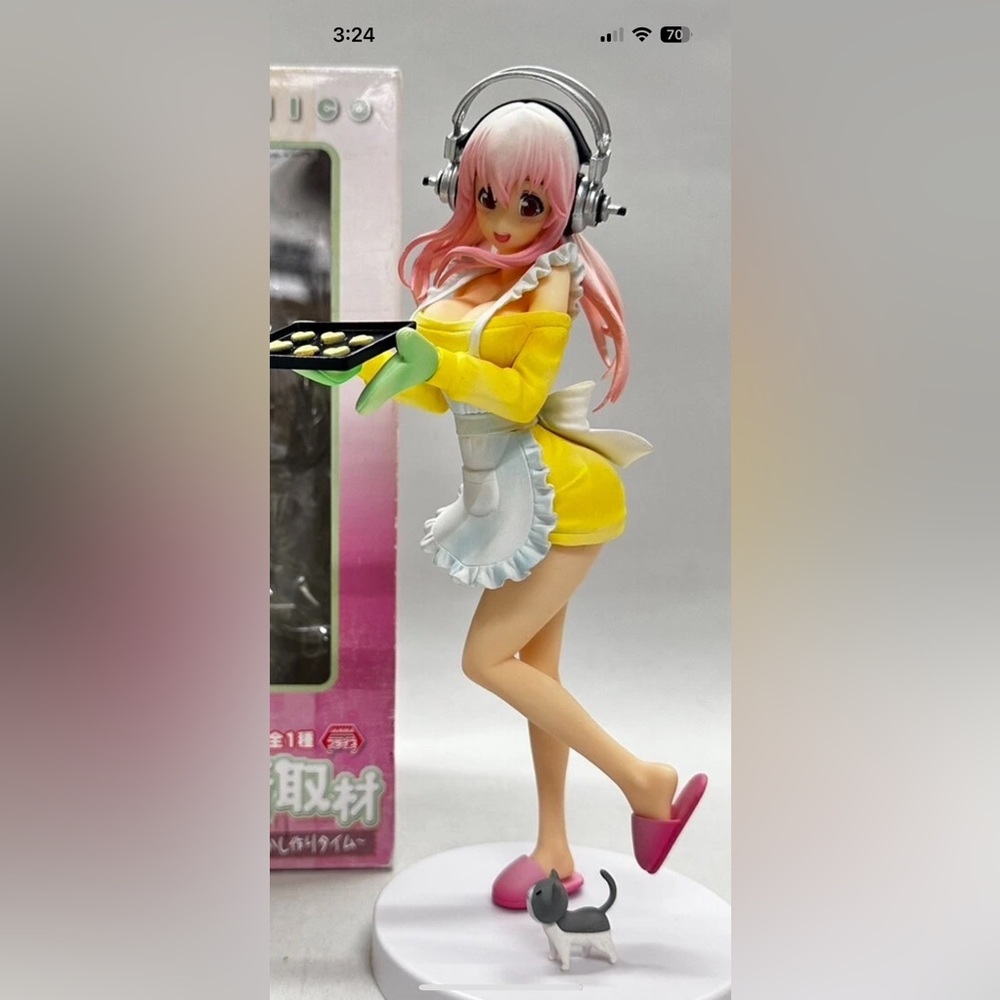 ⚠️ISO⚠️ Super Sonico making sweet treats figure